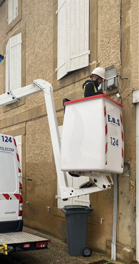Le fibre bénéficie d’un droit de passage sur votre façade si elle suit le chemin du téléphone
